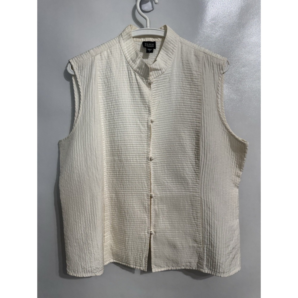 Eileen Fisher Large Ivory 100% Silk Textured Top Frog Closure Sleeveless